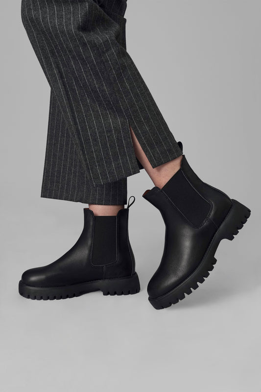 Sheepskin Leather Chelsea Boots, Black