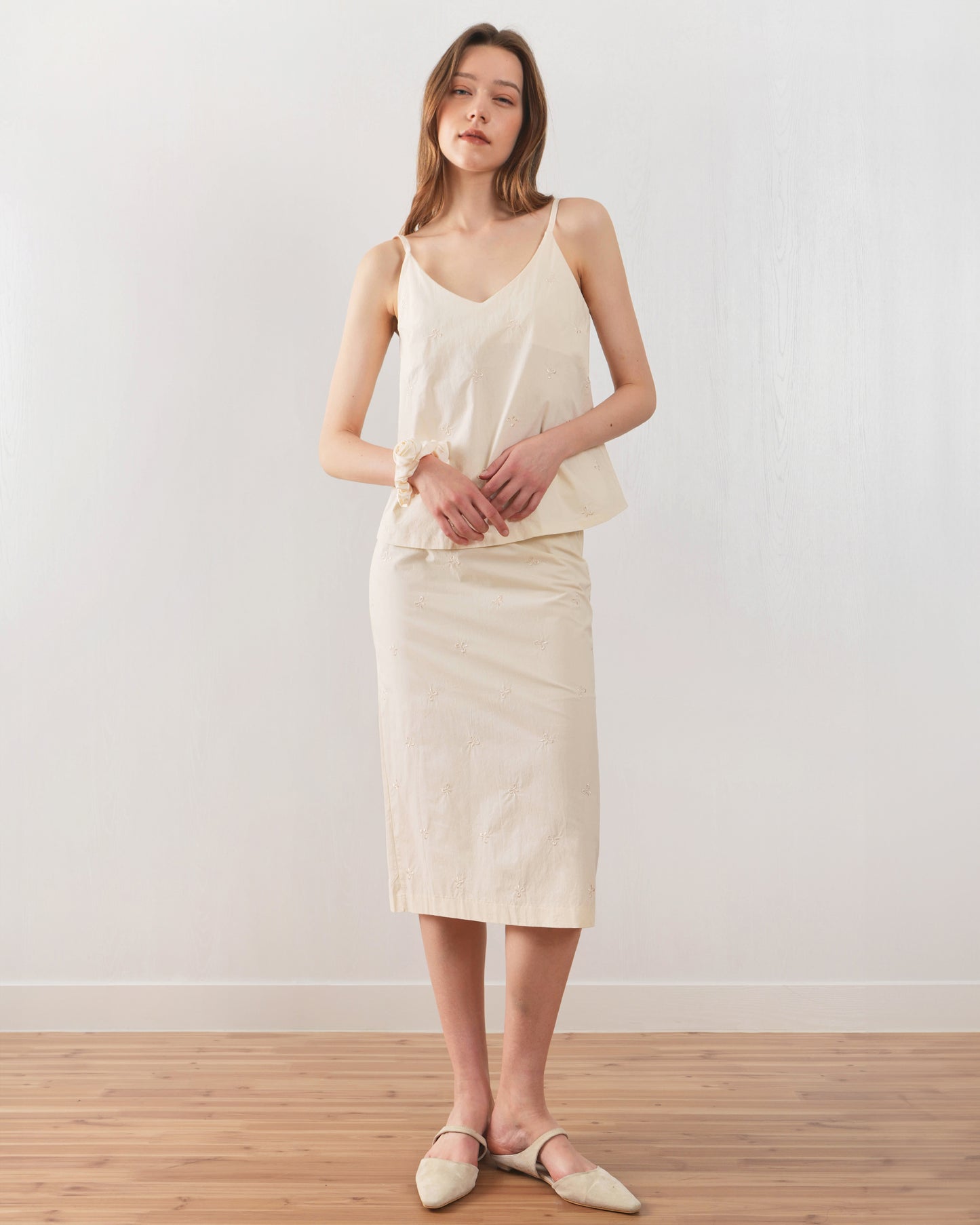 Juliana Midi Skirt - Elegant midi skirt with a flattering silhouette and versatile design