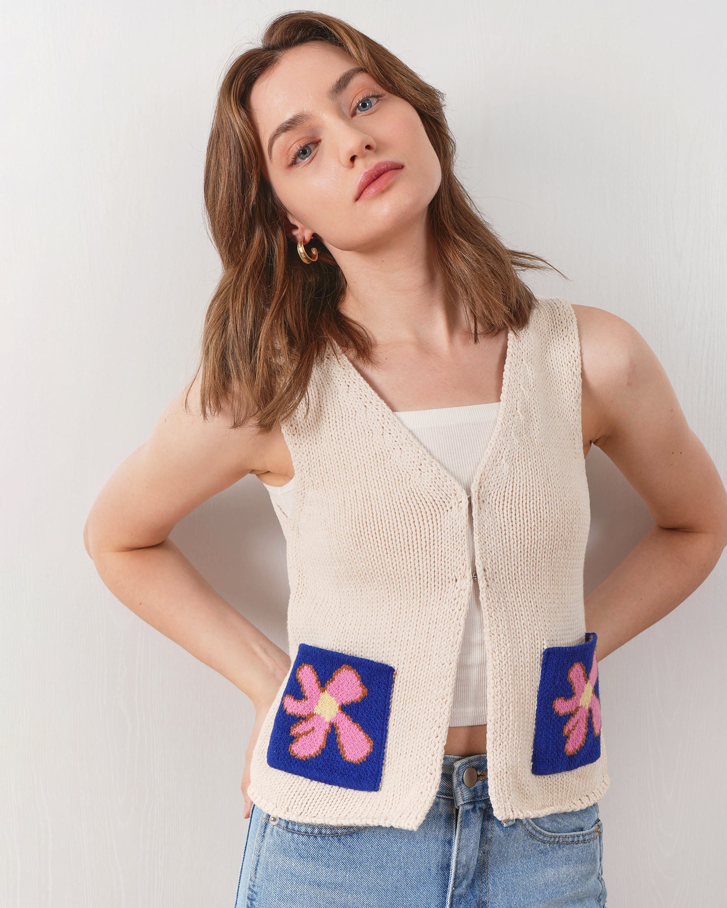 Rylie Pocket Knitted Vest in Beige – Stylish and Comfortable