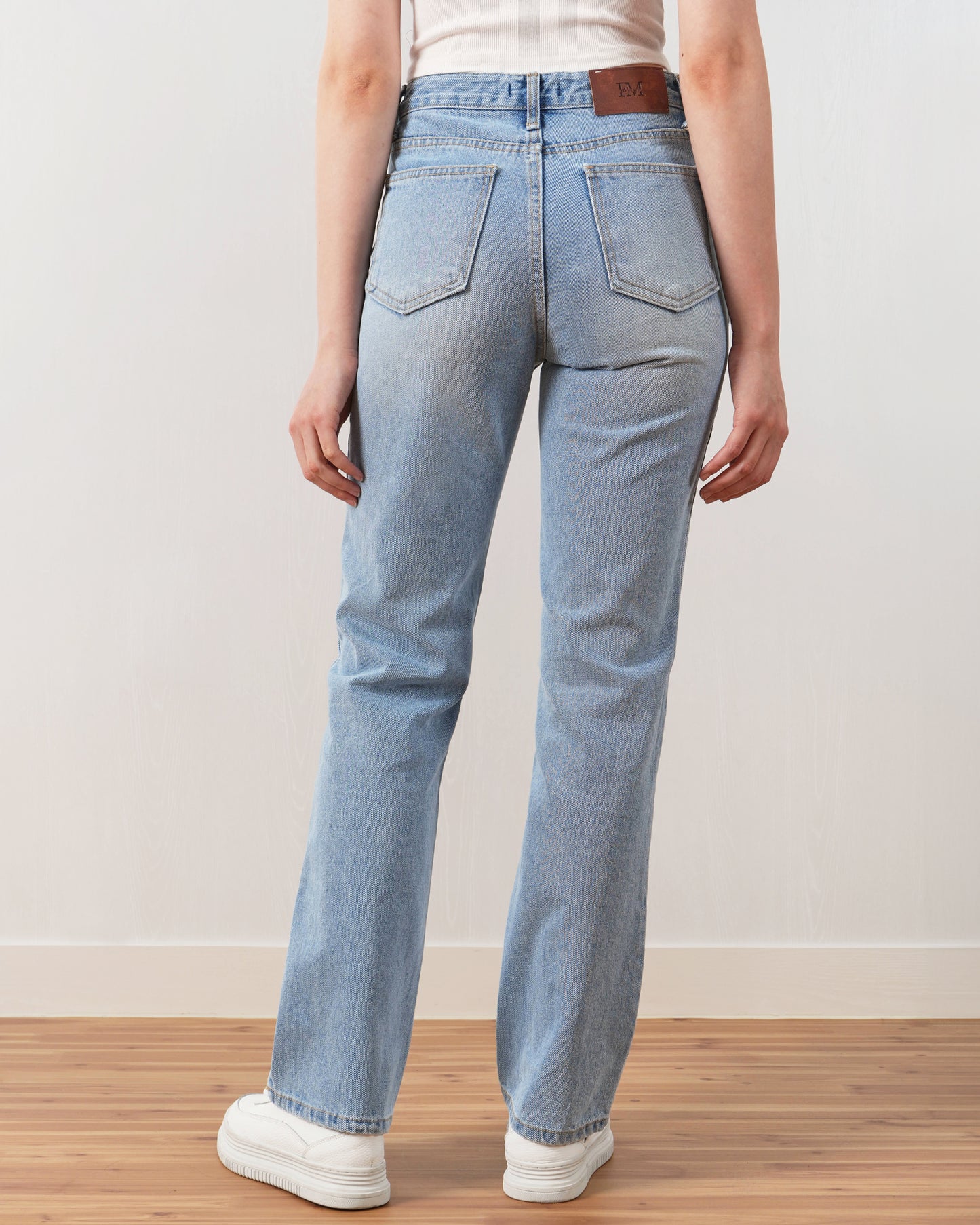 FM2050 Ellen Straight Denim Jeans – Sleek Blue Straight-Leg Jeans