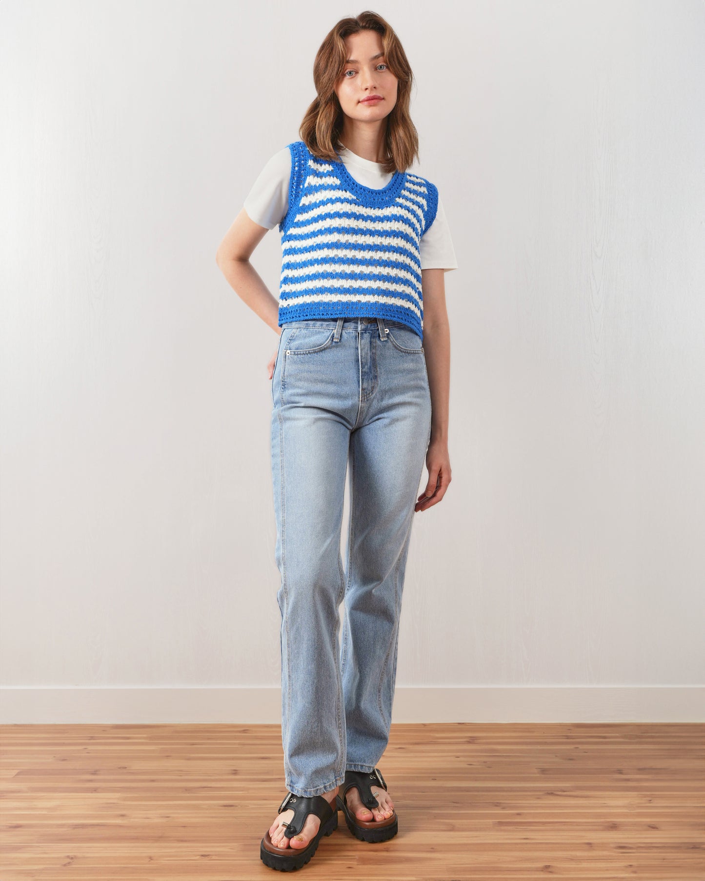 FM2050 Ellen Straight Denim Jeans – Sleek Blue Straight-Leg Jeans