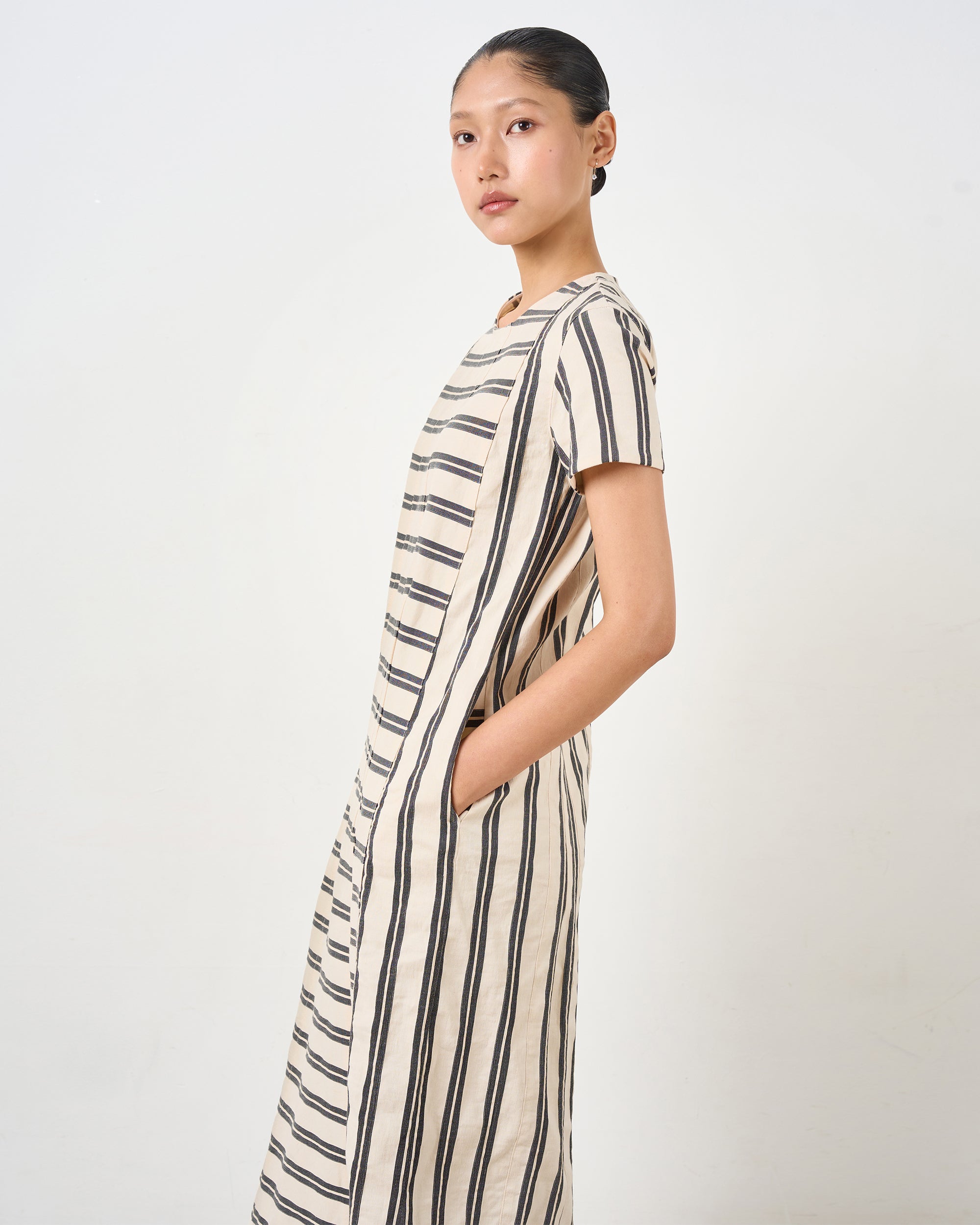 Black/Ivory