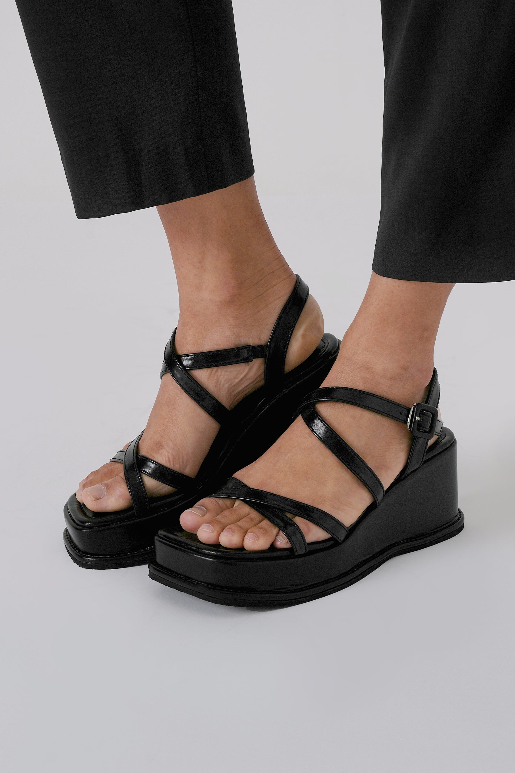 Womens Black schuh Sia Strappy Platform High Heels | schuh